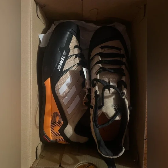 New In Box & New With TagsAdidas Men's Terrex Swift Solo 2.0 *make offers* - Picture 4 of 7